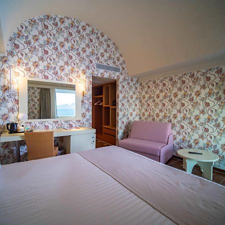 Ramada Loutraki Poseidon Resort Exterior photo