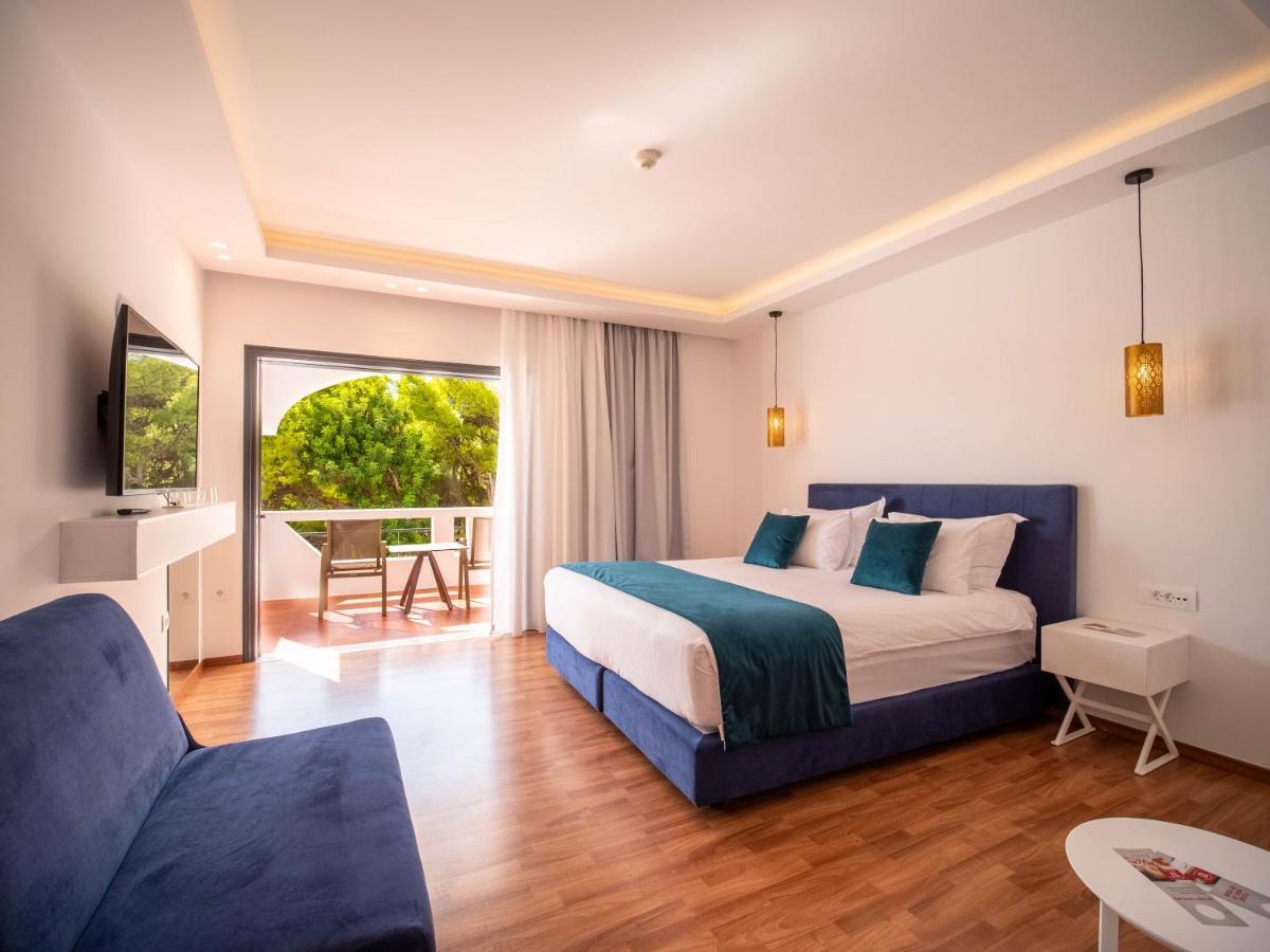 Ramada Loutraki Poseidon Resort Exterior photo